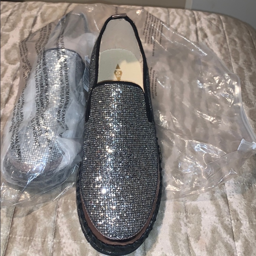 Women’s silver simmering loafer